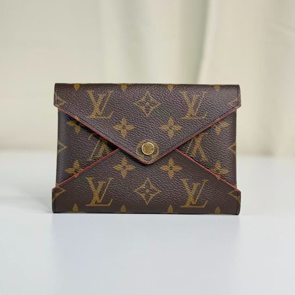 Louis Vuitton Monogram Canvas Wallet with Classic Design and Brown Color Scheme